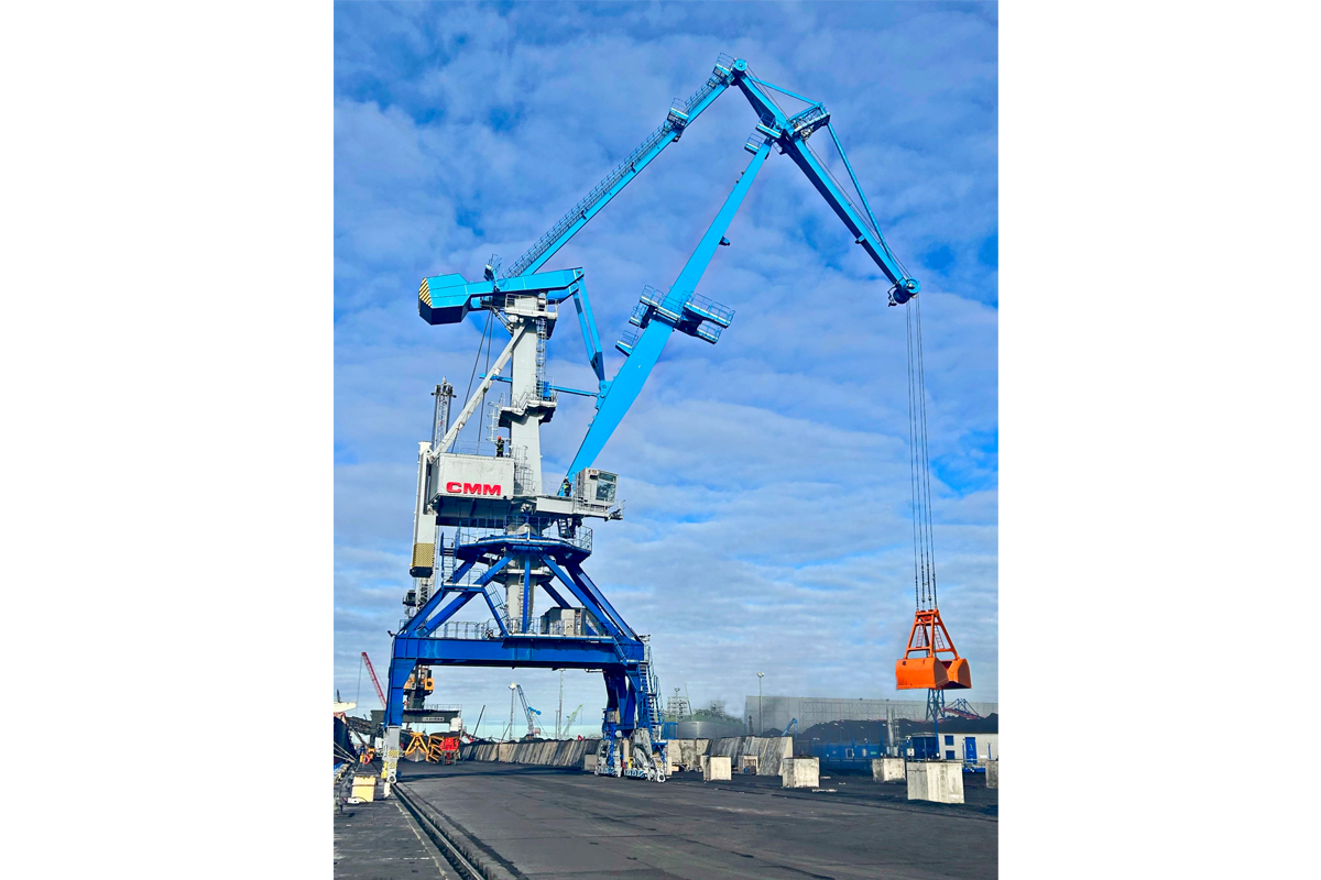 ГК «СММ» поставила два портальных крана для терминала LUGAPORT