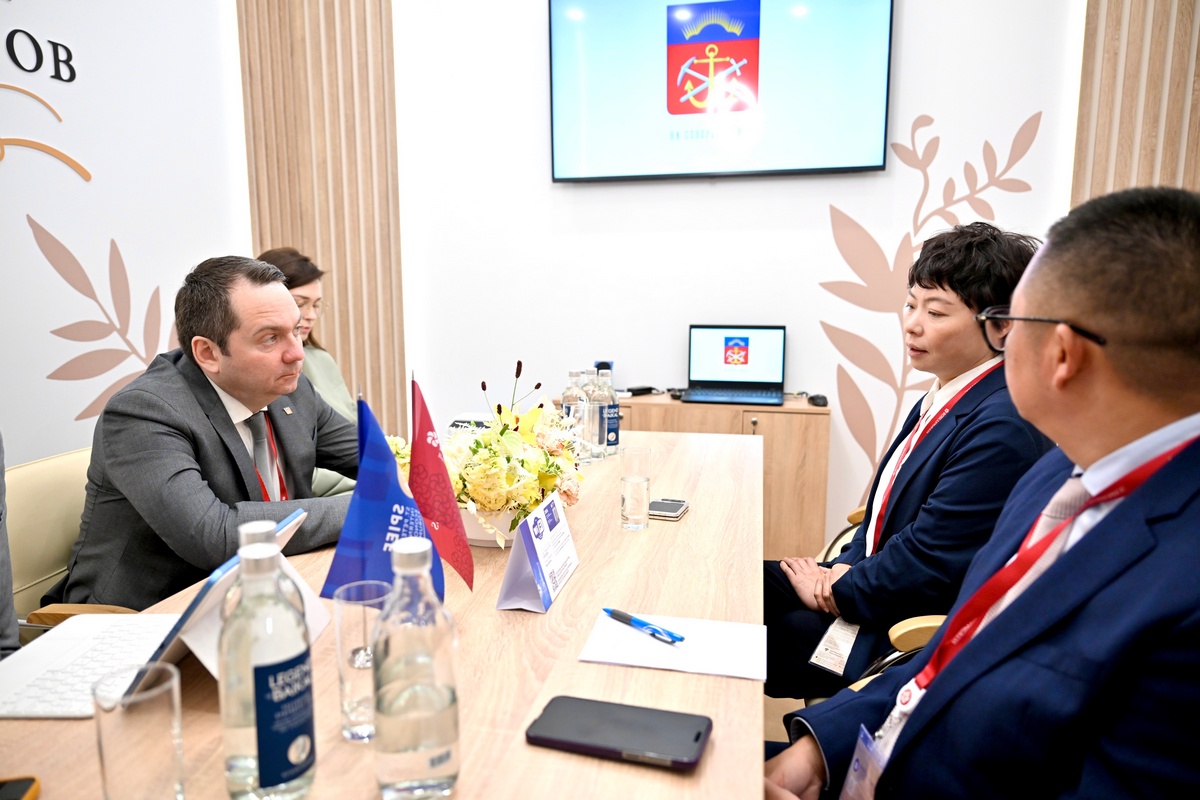 В августе Мурманск примет первый судозаход китайского контейнеровоза NewNew Shipping Line 