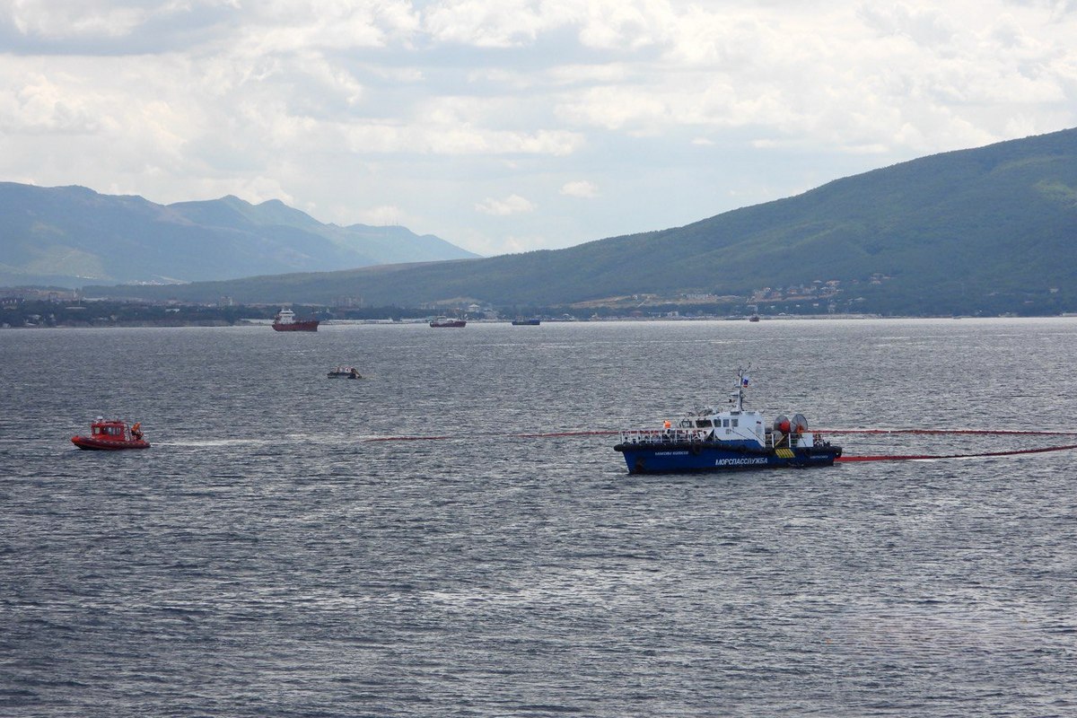 В Краснодарском крае ввели режим повышенной готовности из-за угрозы разлива нефтепродуктов