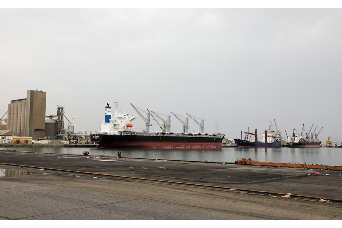 Хуситы прекратили атаки на все коммерческие суда кроме израильских