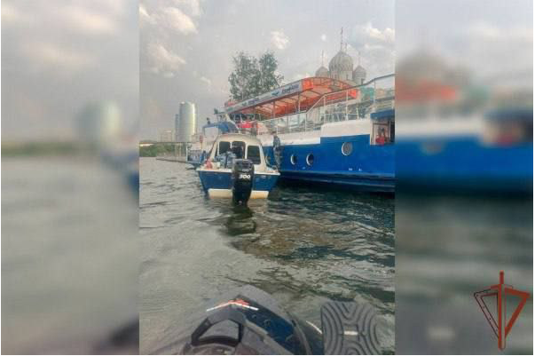 В Москве с потерявшего управление теплохода эвакуировали несколько десятков пассажиров В Москве с потерявшего управление теплохода эвакуировали несколько десятков пассажиров