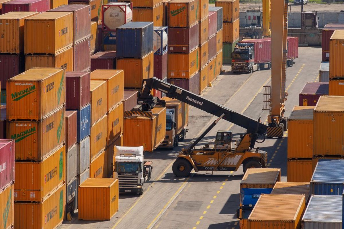 Контейнерооборот портов России в сентябре 2022 года сократился на 32%