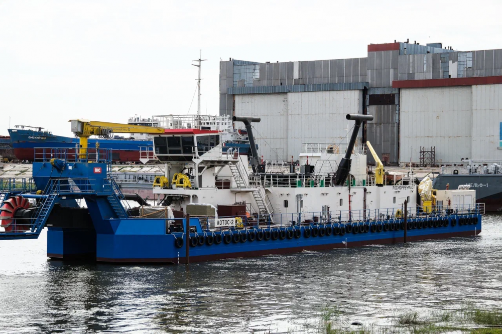 Новейший земснаряд «Лотос-2» отправился в Салехард для работы в Обь-Иртышском бассейне