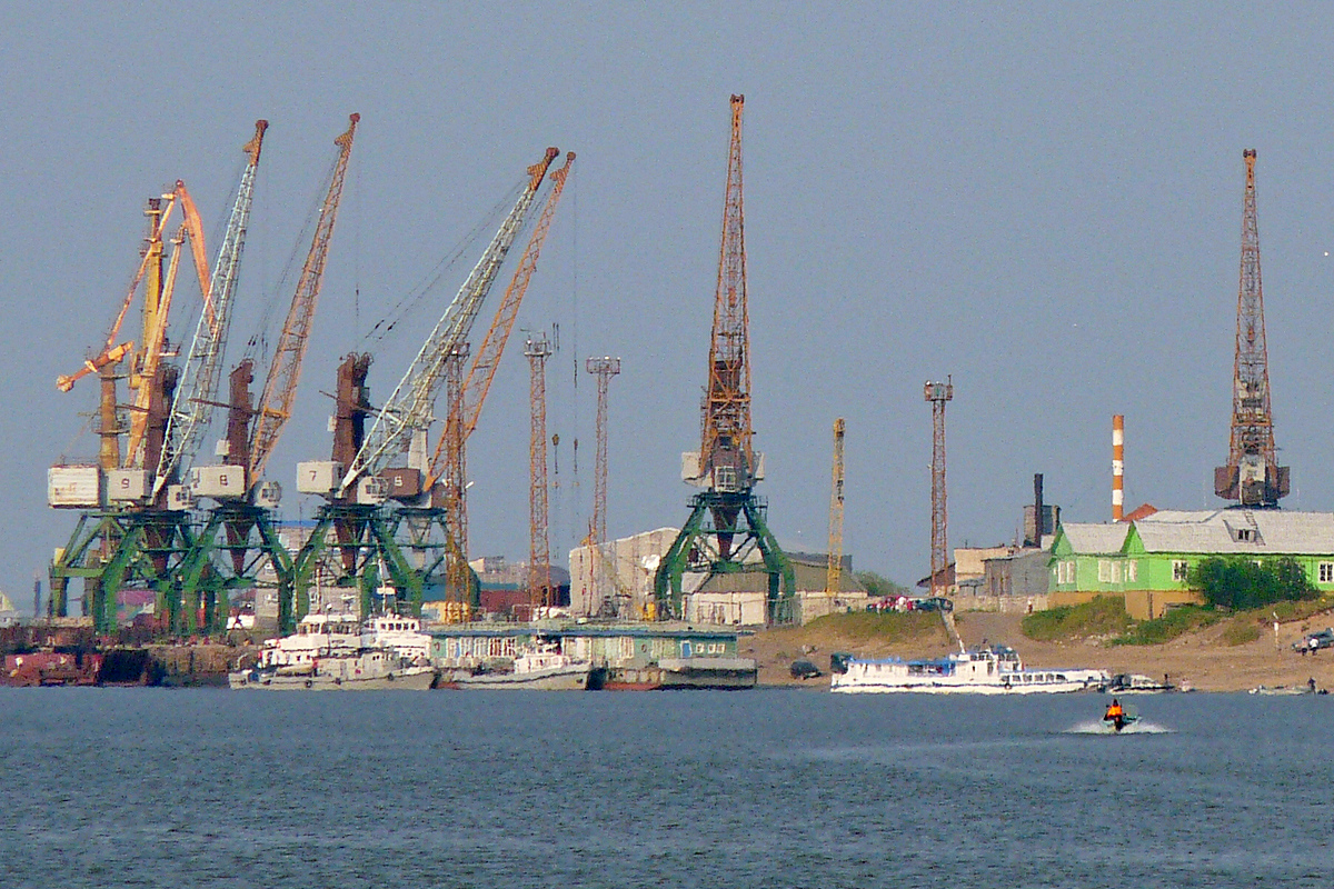 Запрет эксплуатации портовых кранов сверх заводского срока встретили критикой