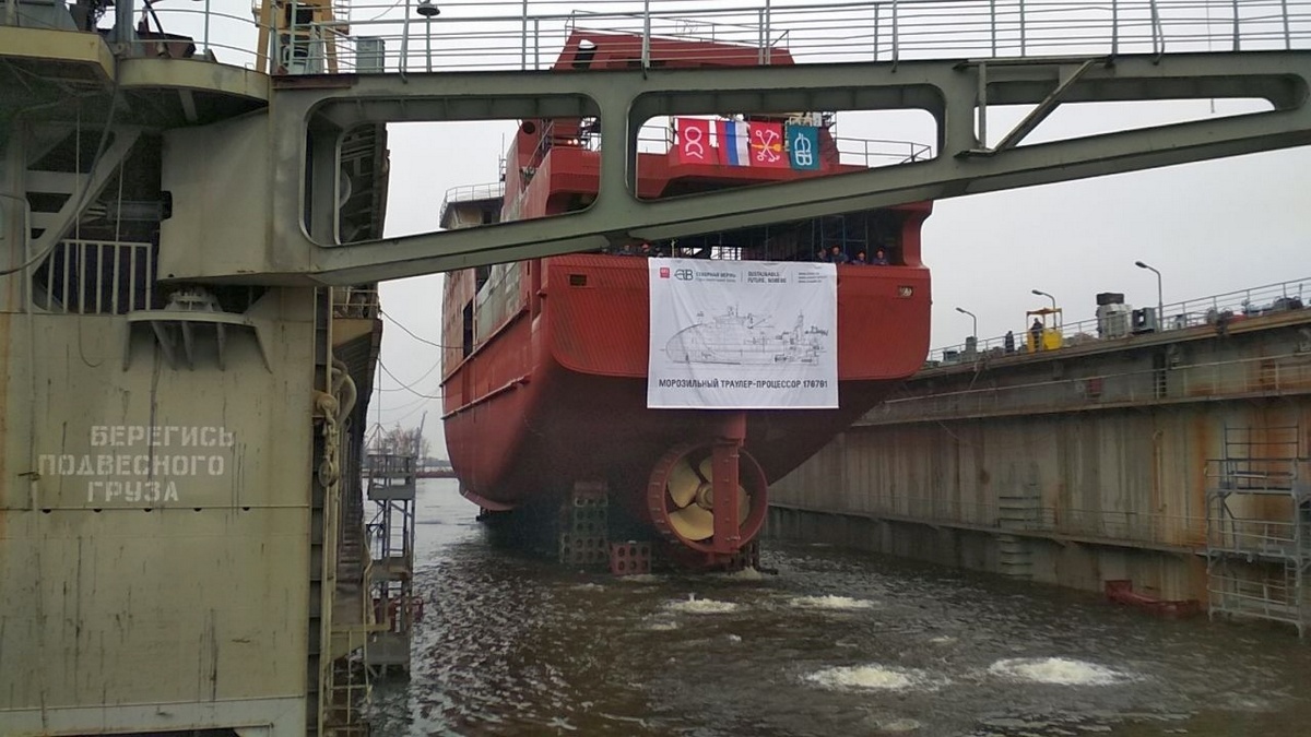 «Северная верфь» спустила на воду траулер-процессор «Капитан Тузов»