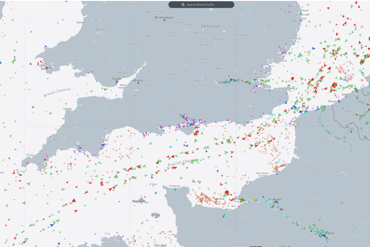 Европарламент принял резолюцию с призывом запретить танкерам с нефтью РФ входить в Ла-Манш