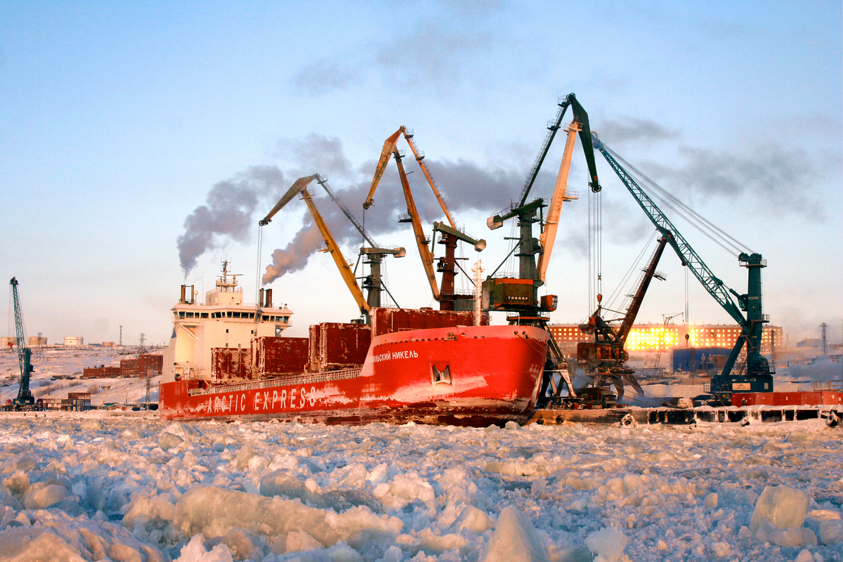 Обновленные причалы, энергосети и парк техники - капитан рассказал о проектах развития порта Дудинка 