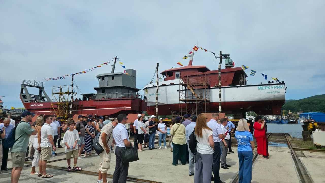 Ливадийский РСЗ спустил на воду грузопассажирское и служебно-разъездное суда