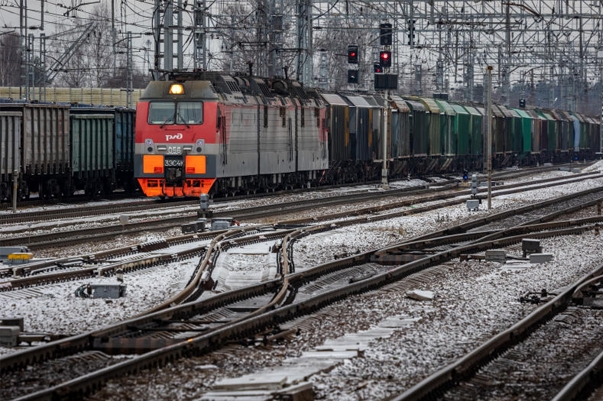 Кабмин поручил ФАС установить надбавку в 1,01% к грузовым ж/д тарифам с 1 марта