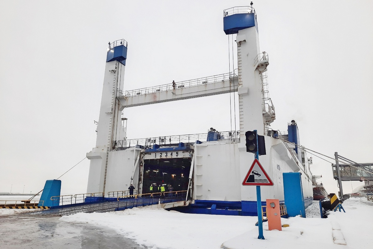 Из пассажирского порта Петербурга впервые за пять лет вышел паром