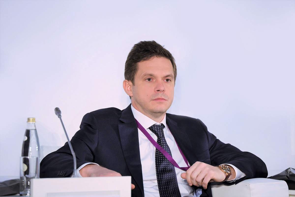 Экс-главу и действующего вице-президента FESCO задержали по обвинению в растрате 