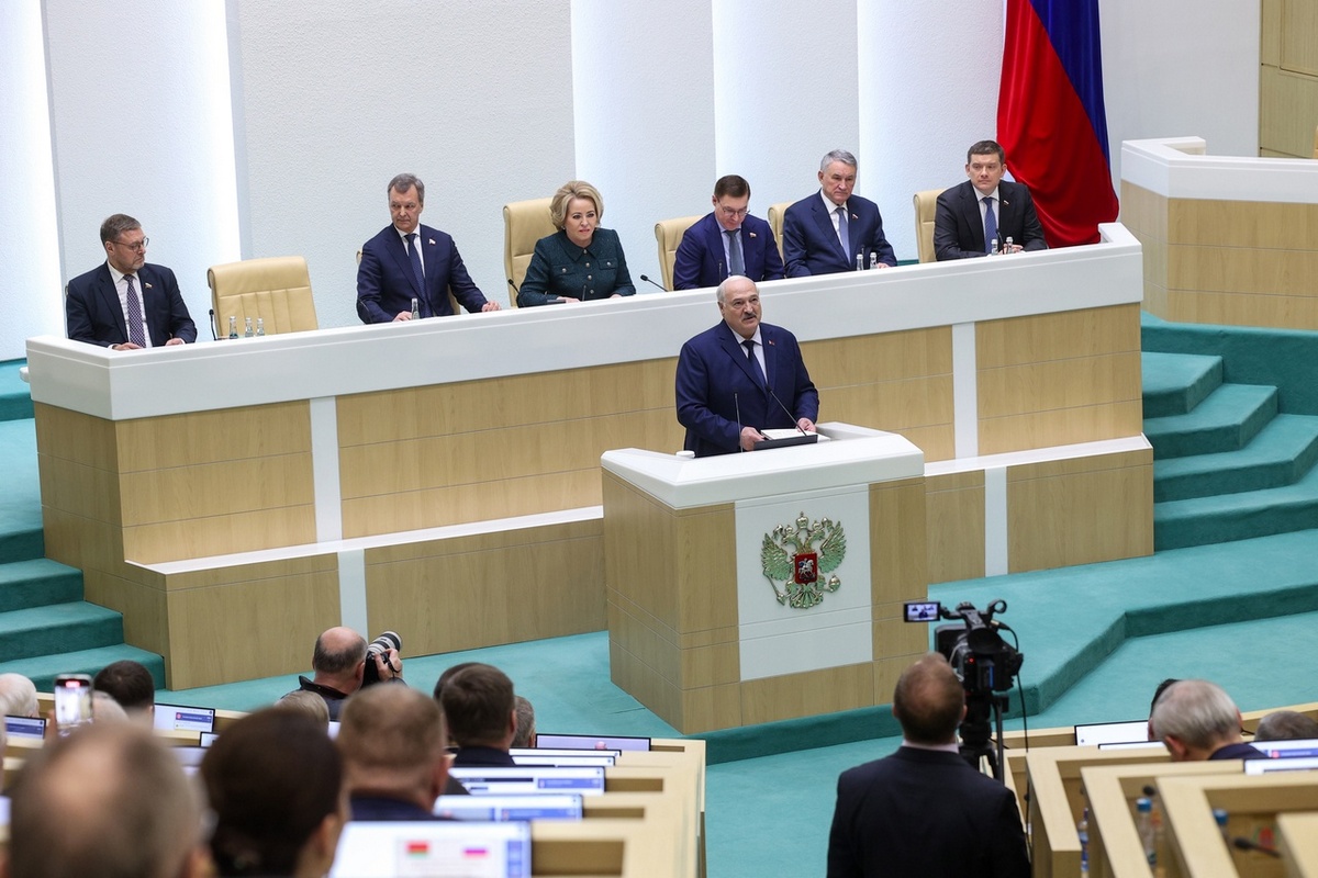 Лукашенко заявил о проблемах перевозки грузов к портам Петербурга и Ленобласти Лукашенко заявил о проблемах перевозки грузов к портам Петербурга и Ленобласти