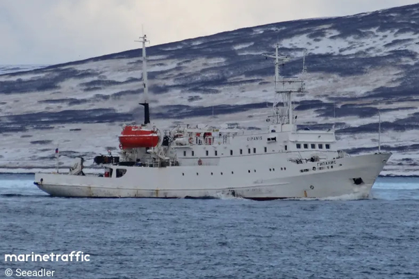 В бухте полуострова Камчатка потеряло ход судно «Гипанис» с 25 пассажирами на борту