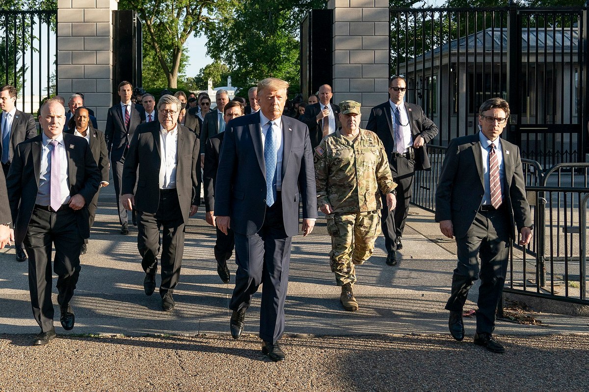 Трамп заявил о начале морской блокады Ормузского пролива