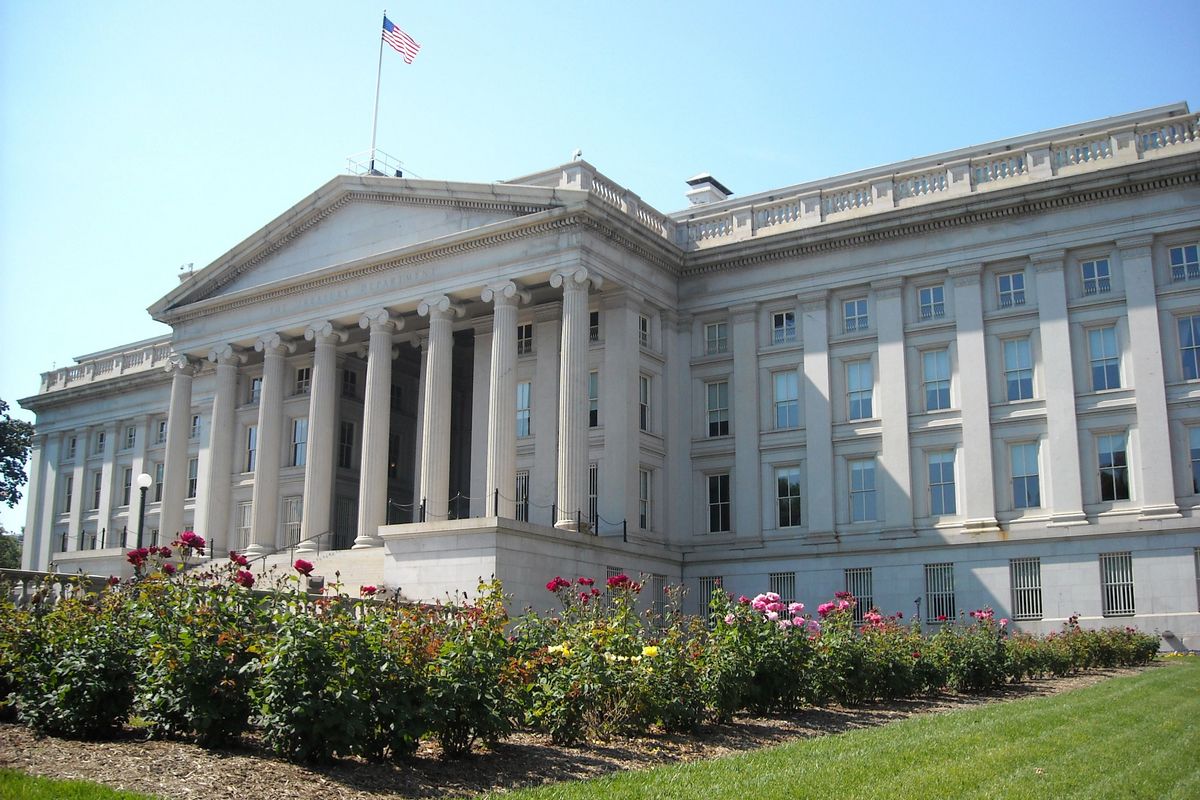 США ввели санкции против российского угля и СПГ